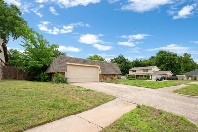 1305 Quail Hollow Drive, Norman, OK 73072