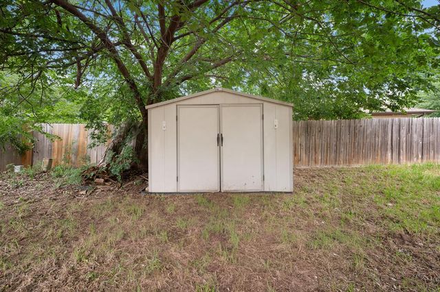 1305 Quail Hollow Drive, Norman, OK 73072