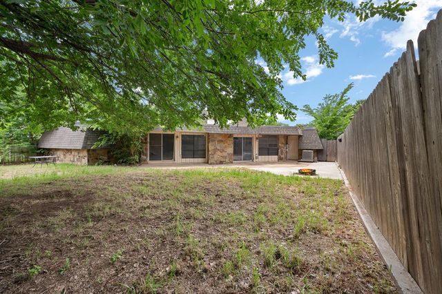 1305 Quail Hollow Drive, Norman, OK 73072
