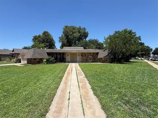 1305 Quail Hollow Drive, Norman, OK 73072