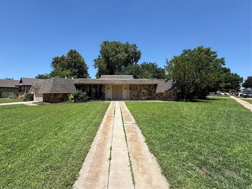 1305 Quail Hollow Drive, Norman, OK 73072