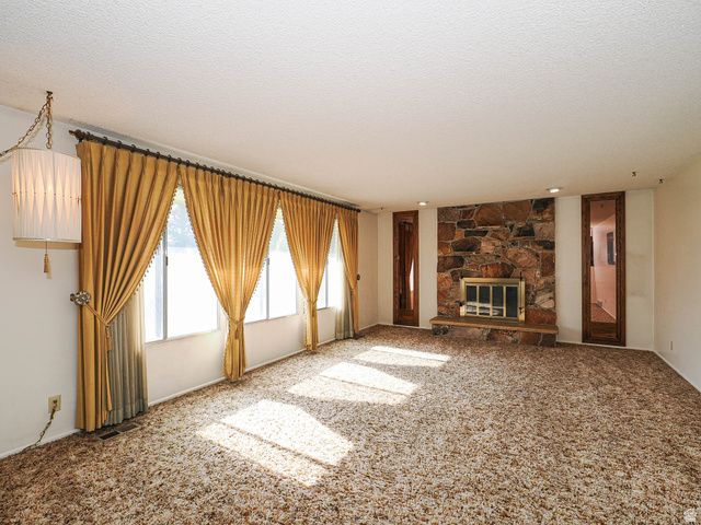 12366 S MOUNTAIN VIEW DR, Riverton, UT 84065
