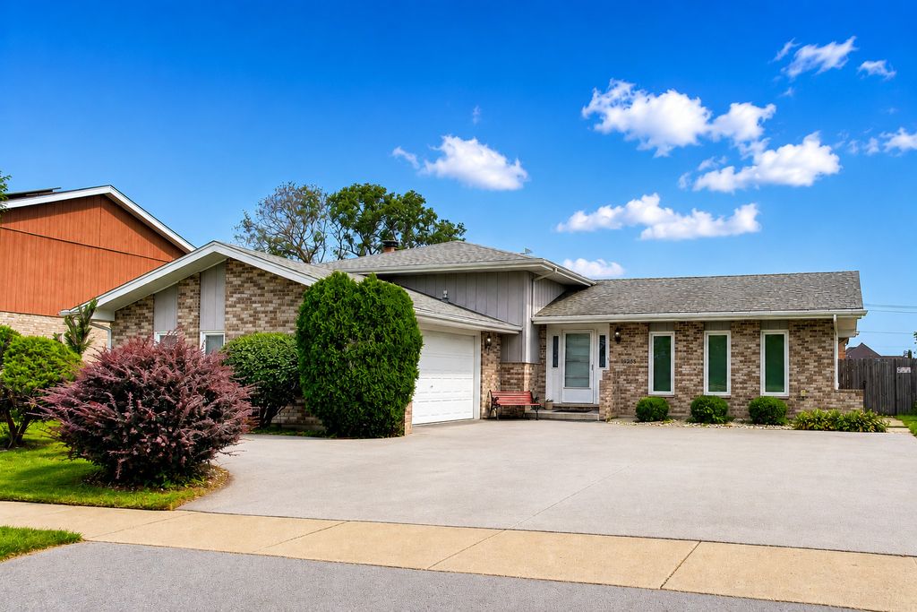 19255 Bernadine Street, Lansing, IL 60438