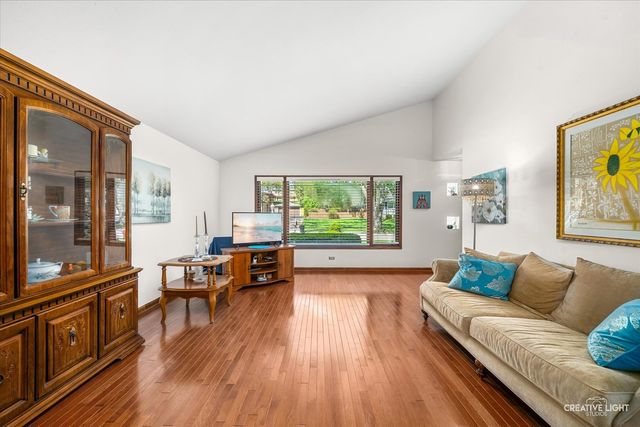45 Concord Avenue, South Elgin, IL 60177