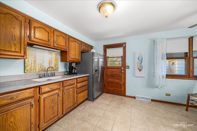 45 Concord Avenue, South Elgin, IL 60177