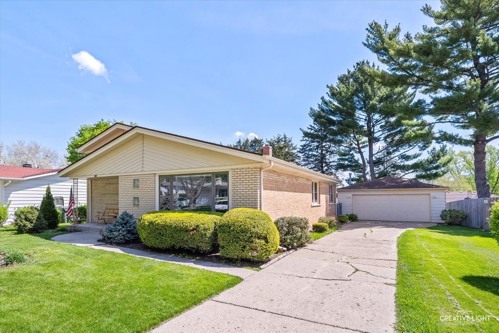 45 Concord Avenue, South Elgin, IL 60177