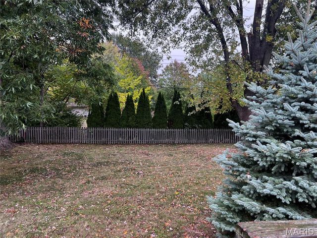 1212 Cunningham Avenue, St Charles, MO 63301