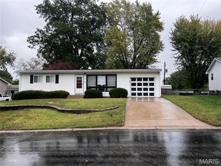 1212 Cunningham Avenue, St Charles, MO 63301