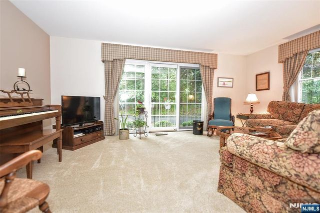 279 Collignon Way 5, River Vale, NJ 07675