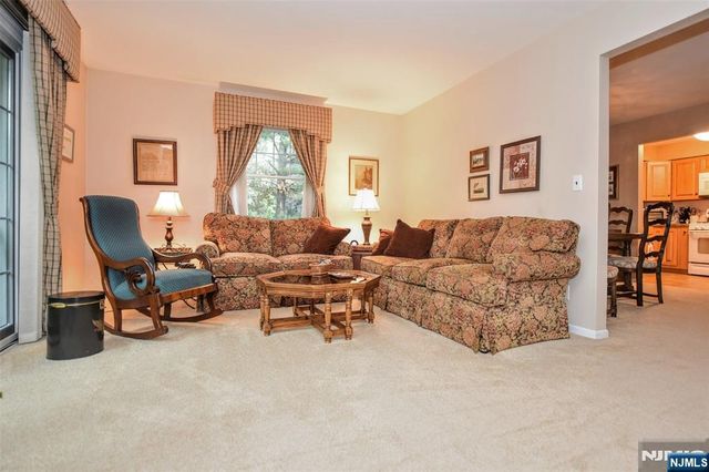 279 Collignon Way 5, River Vale, NJ 07675