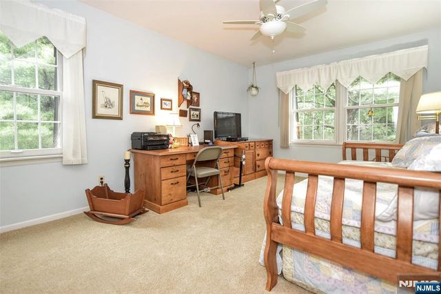 279 Collignon Way 5, River Vale, NJ 07675