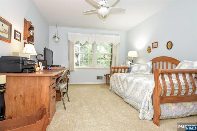 279 Collignon Way 5, River Vale, NJ 07675