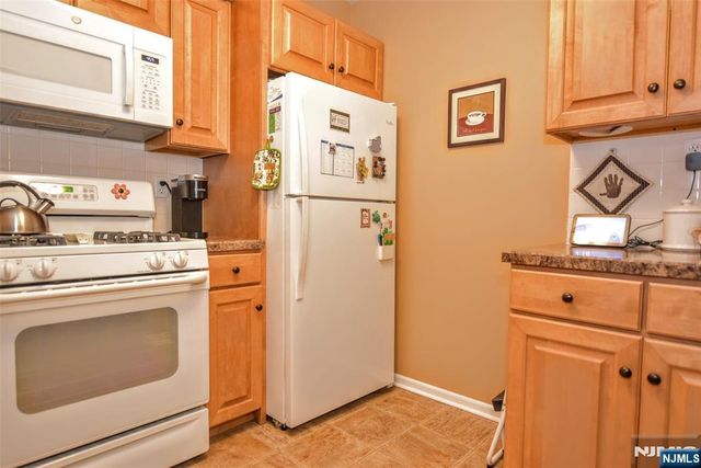 279 Collignon Way 5, River Vale, NJ 07675