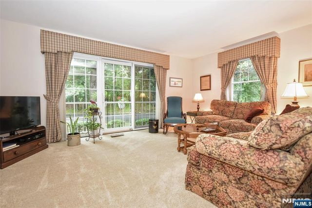 279 Collignon Way 5, River Vale, NJ 07675