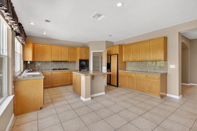 4851 Saint Andrews Dr, Stockton, CA 95219