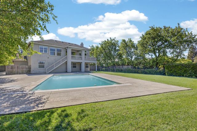 4851 Saint Andrews Dr, Stockton, CA 95219