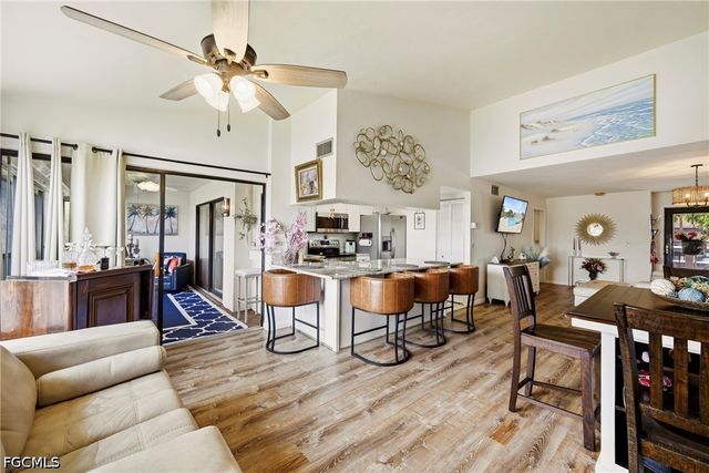 5830 Trailwinds DR 824, Fort Myers, FL 33907