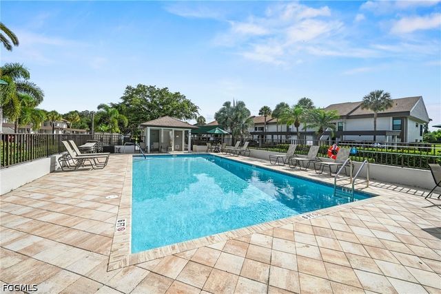 5830 Trailwinds DR 824, Fort Myers, FL 33907