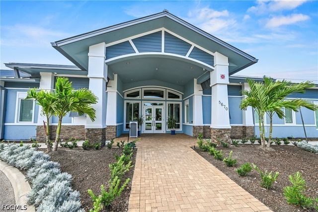 5830 Trailwinds DR 824, Fort Myers, FL 33907
