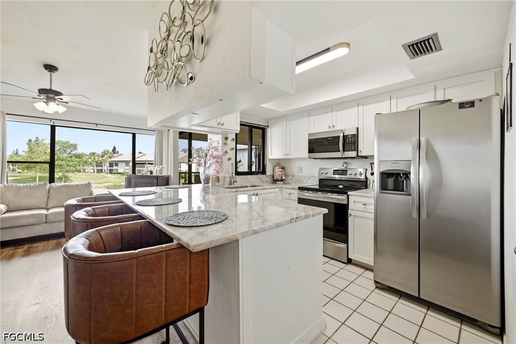 5830 Trailwinds DR 824, Fort Myers, FL 33907