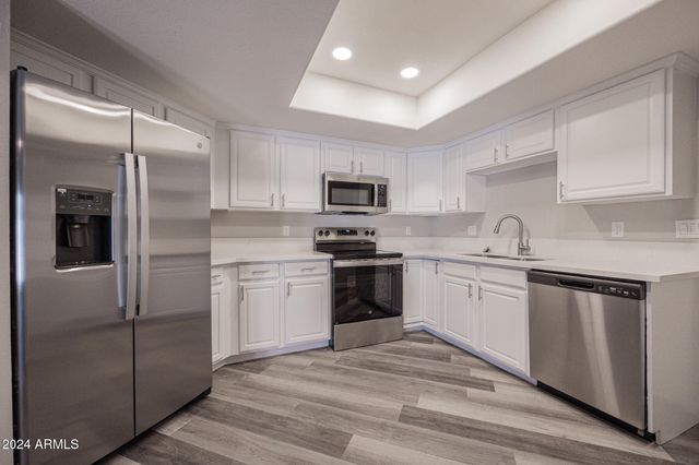 4152 W BOCA RATON Road, Phoenix, AZ 85053