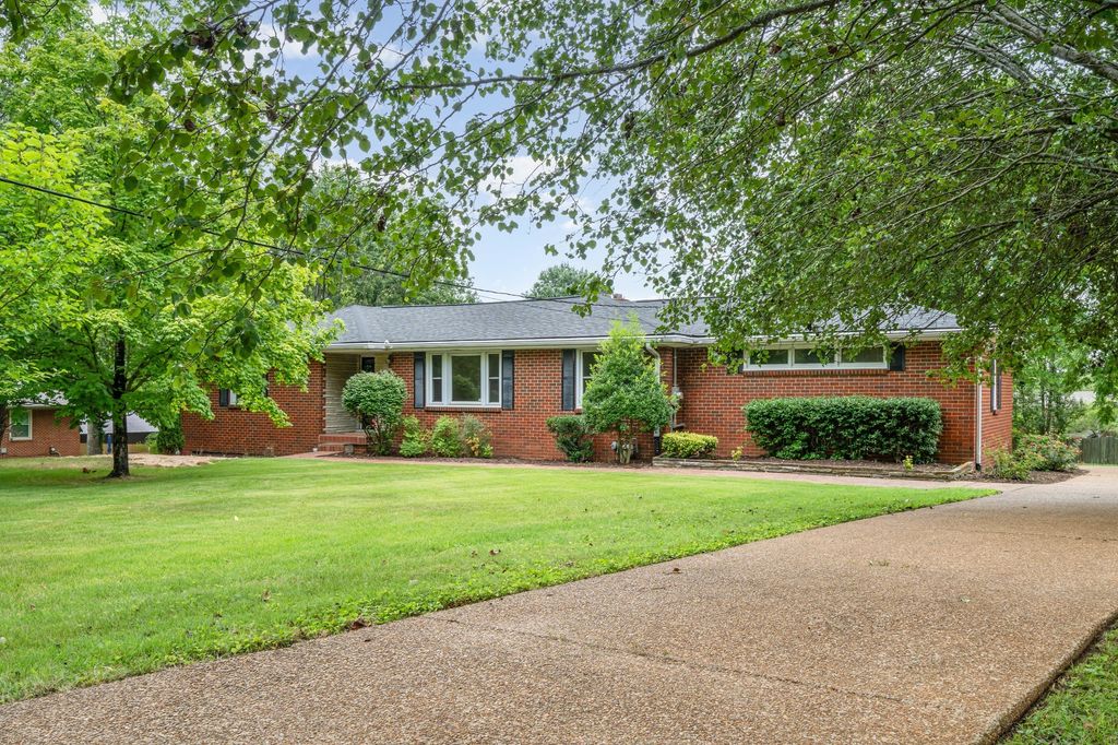 211 Diane Dr, Madison, TN 37115
