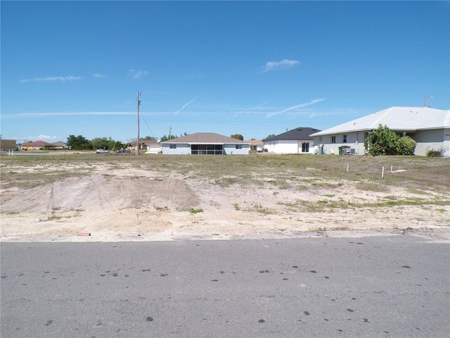 821 NE 15TH LANE, Cape Coral, FL 33909