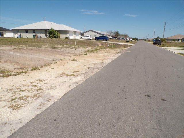 821 NE 15TH LANE, Cape Coral, FL 33909