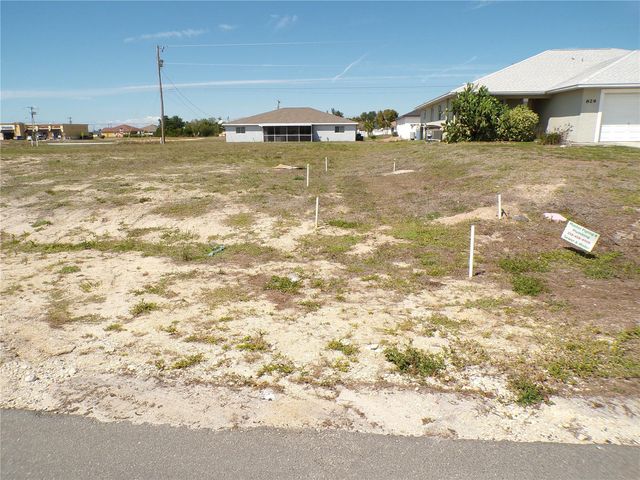 821 NE 15TH LANE, Cape Coral, FL 33909