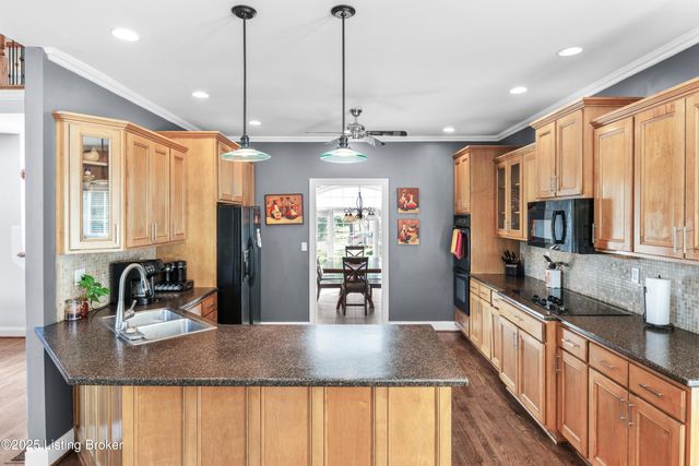 11006 Radleigh Ln, Louisville, KY 40291