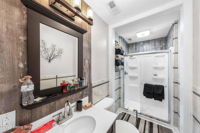 11006 Radleigh Ln, Louisville, KY 40291