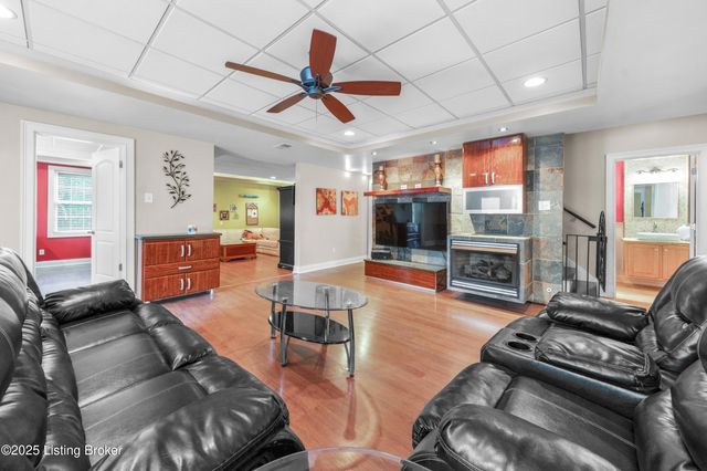 11006 Radleigh Ln, Louisville, KY 40291