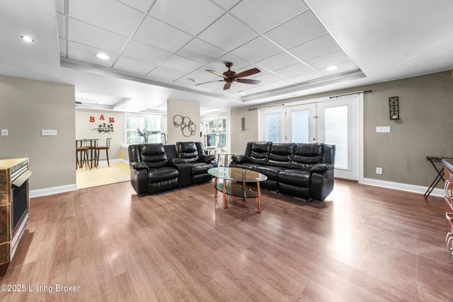 11006 Radleigh Ln, Louisville, KY 40291