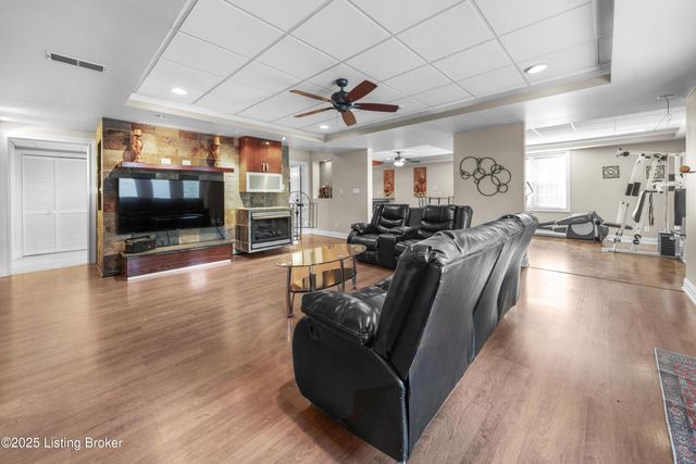 11006 Radleigh Ln, Louisville, KY 40291