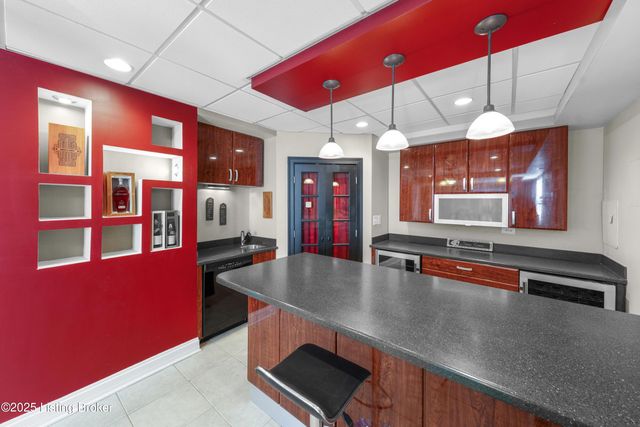 11006 Radleigh Ln, Louisville, KY 40291