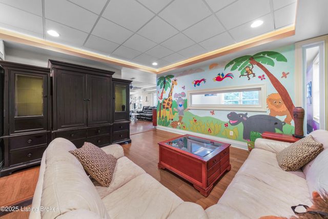 11006 Radleigh Ln, Louisville, KY 40291