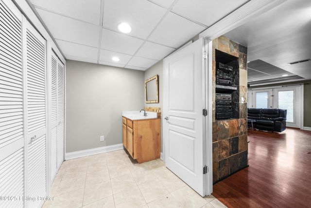 11006 Radleigh Ln, Louisville, KY 40291