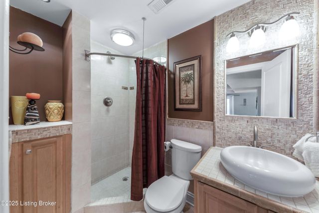 11006 Radleigh Ln, Louisville, KY 40291