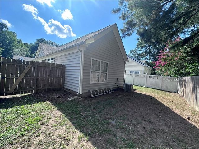 306 Dorothy DR, Yorktown, VA 23692