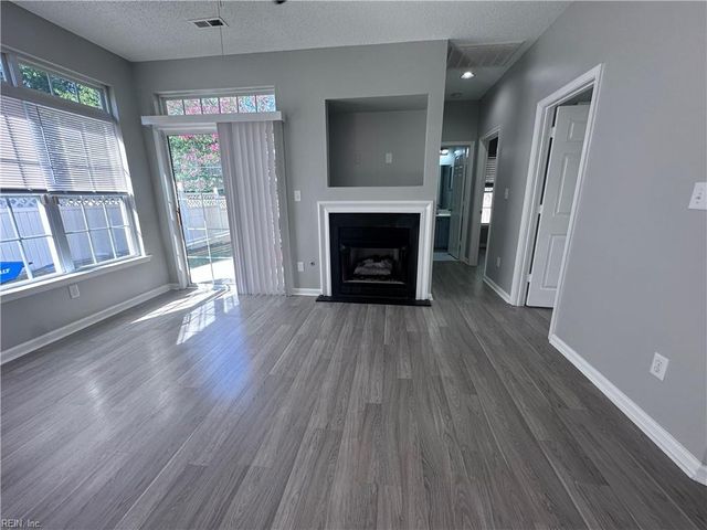306 Dorothy DR, Yorktown, VA 23692