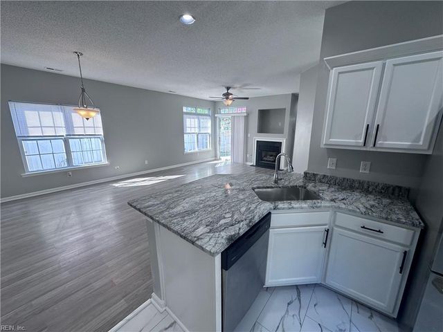 306 Dorothy DR, Yorktown, VA 23692