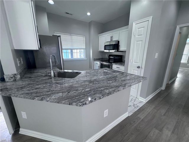 306 Dorothy DR, Yorktown, VA 23692