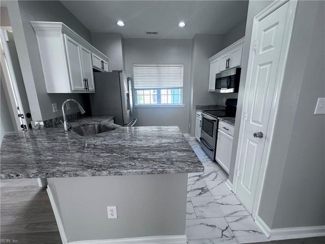 306 Dorothy DR, Yorktown, VA 23692