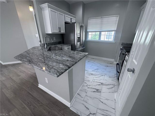 306 Dorothy DR, Yorktown, VA 23692