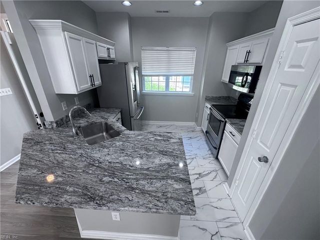 306 Dorothy DR, Yorktown, VA 23692