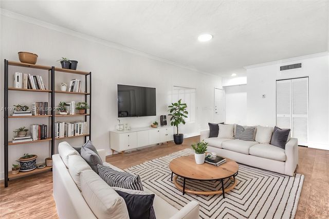 101 SW 117th Ave 7207, Pembroke Pines, FL 33025