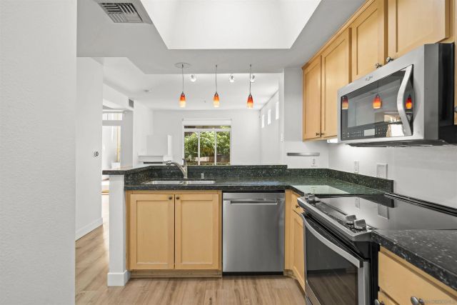 2400 5Th 103, San Diego, CA 92101