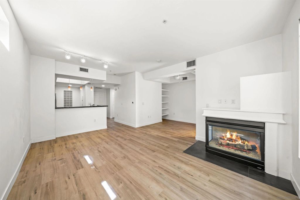 2400 5Th 103, San Diego, CA 92101