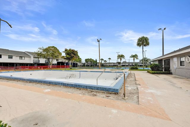 6505 Dockside Circle, Greenacres, FL 33463