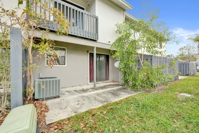 6505 Dockside Circle, Greenacres, FL 33463